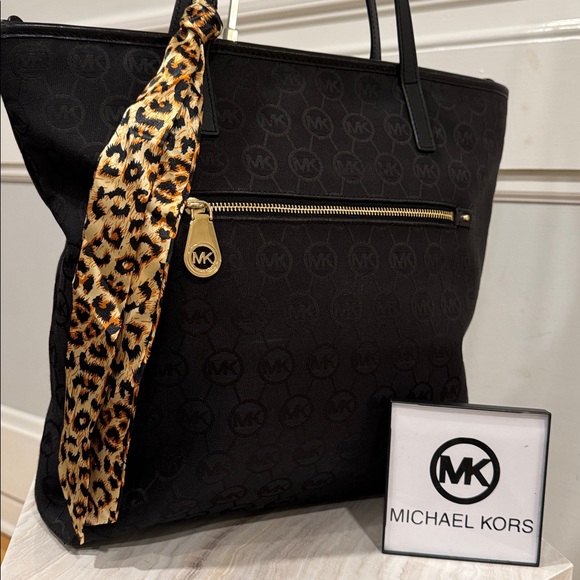 Michael Kors Handbags - Michael Kors Bennet Black Signature Logo Tote